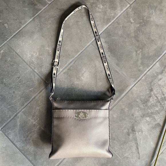 RARE Fendi Selleria Crossbody Bag Silver-large - Picture 2 of 14